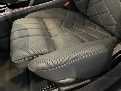 Used 2025 BMW 750e xDrive image 22