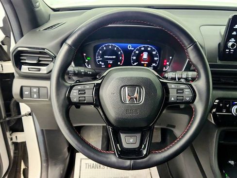 Used 2025 Honda Pilot Black Edition image 14