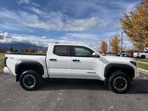 New 2025 Toyota Tacoma TRD Sport image 5