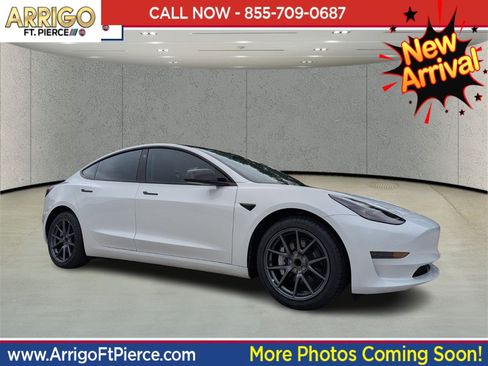 Used 2023 Tesla Model 3 Standard Range image 1