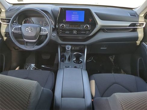 Certified 2023 Toyota Highlander LE image 15