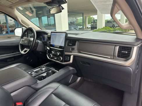 Used 2024 Ford Expedition Max XLT AWD/4WD image 30