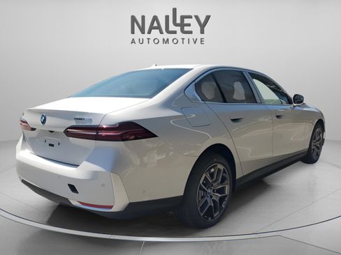 Used 2025 BMW i5 eDrive40i w/ Premium Package image 3