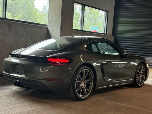 Used 2021 Porsche 718 Cayman RWD image 9