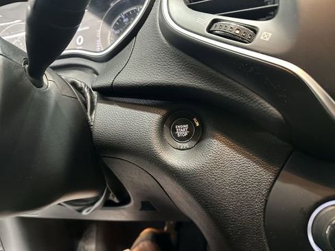 Used 2020 Jeep Cherokee Latitude Plus w/ Cold Weather Group image 18