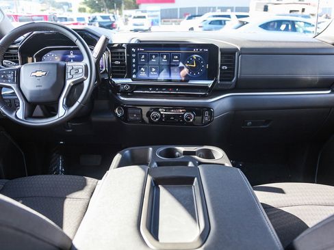 Used 2024 Chevrolet Silverado 2500 LT image 7