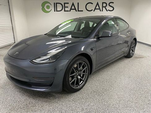 Used 2021 Tesla Model 3 Standard Range Plus image 1