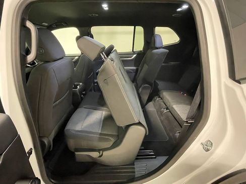 Used 2025 GMC Acadia Elevation image 24