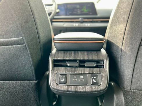 Used 2024 Nissan Ariya FWD image 16