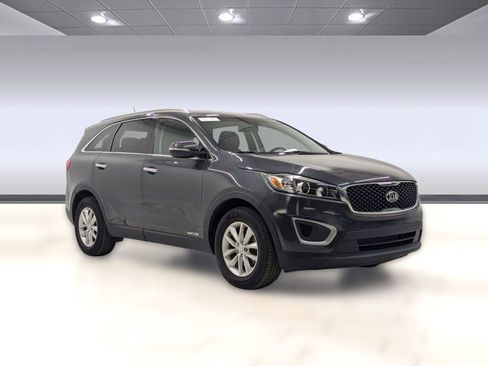 Used 2017 Kia Sorento LX image 6