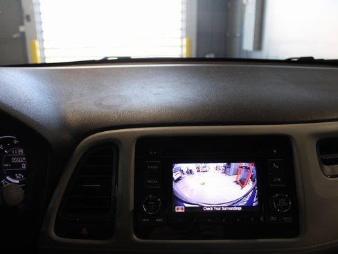 Used 2022 Honda HR-V LX image 26