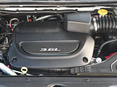 Used 2018 Chrysler Pacifica Touring Plus FWD image 19