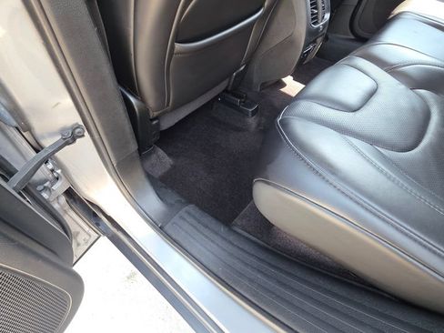 Used 2019 Jeep Cherokee Limited AWD/4WD image 19
