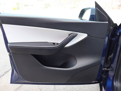 Used 2020 Tesla Model Y Long Range image 22