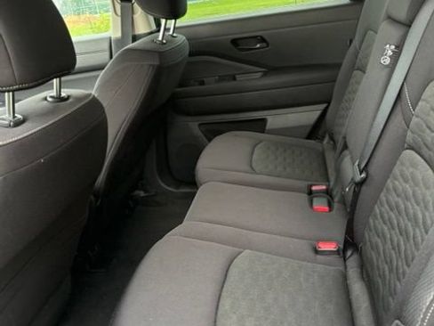 Used 2025 Nissan Pathfinder SV FWD image 8
