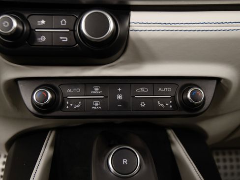 Certified 2023 Ferrari Portofino M RWD image 29