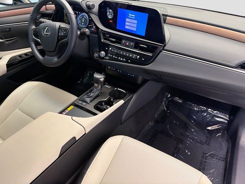 Used 2025 Lexus ES 300h w/ Premium Package FWD image 12