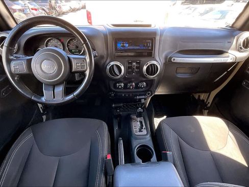 Used 2018 Jeep Wrangler Unlimited Sahara AWD/4WD image 10