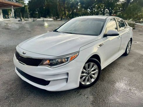 Used 2018 Kia Optima LX w/ 17" Alloy Wheels Package FWD image 3