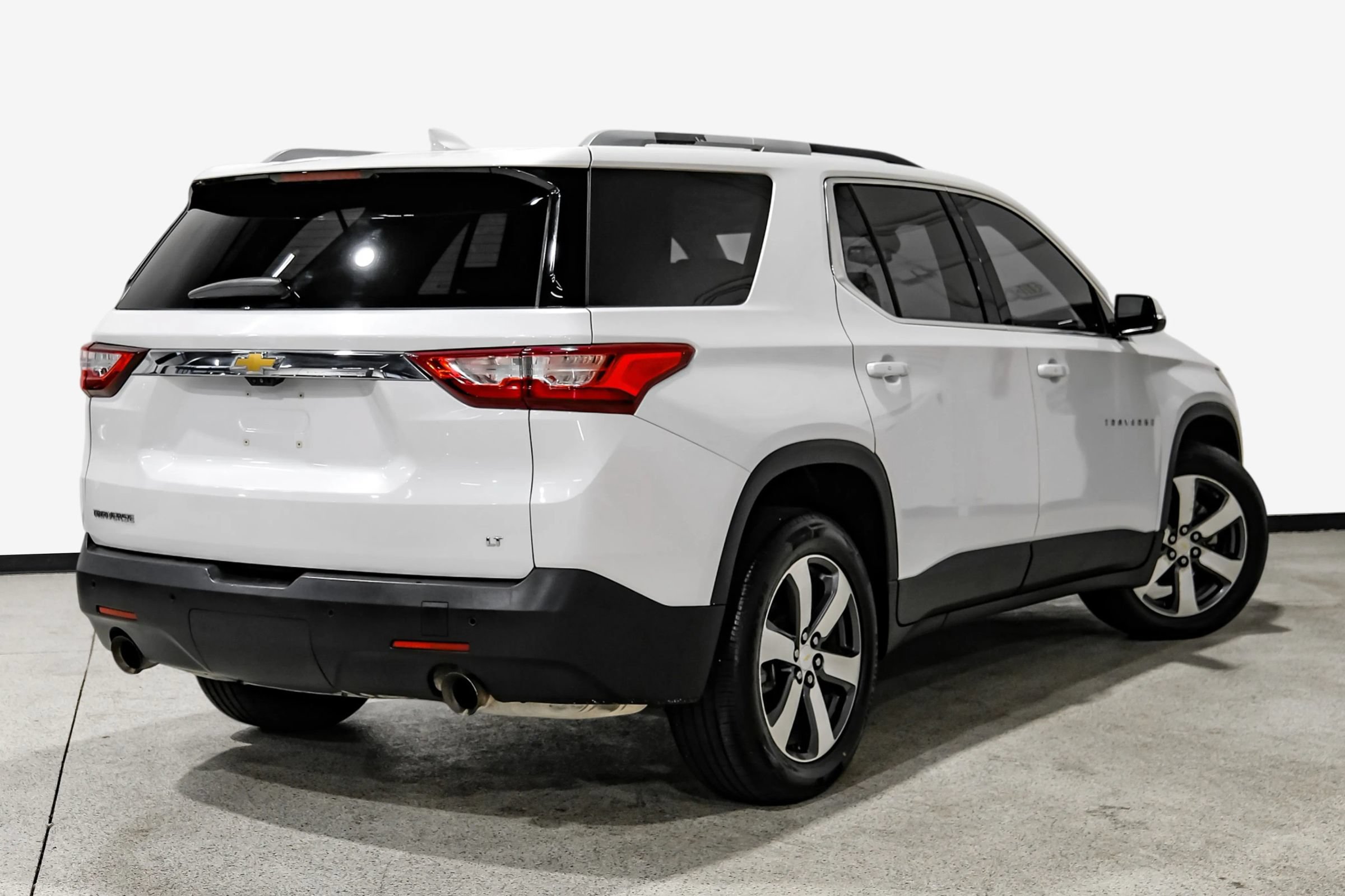 Used 2018 Chevrolet Traverse LT FWD image 6