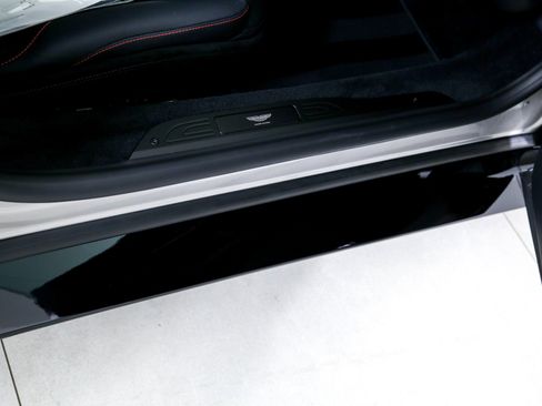 Used 2025 Aston Martin V8 Vantage Coupe image 20