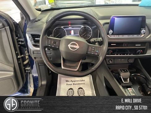 Used 2025 Nissan Rogue SV AWD/4WD image 16