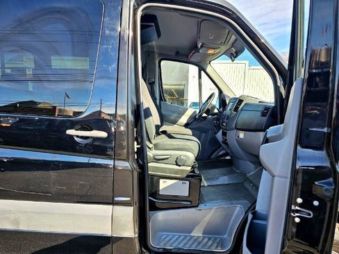 Used 2016 Mercedes-Benz Sprinter 2500 image 26
