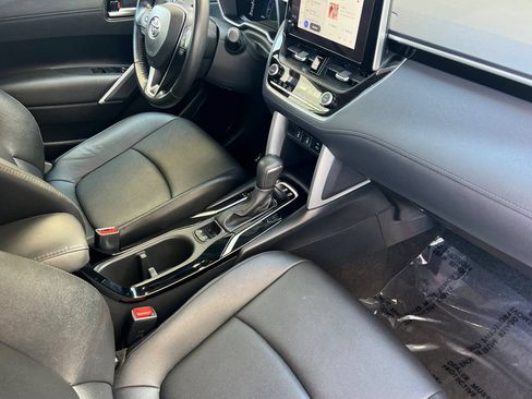 Certified 2023 Toyota Corolla Cross XLE FWD image 16