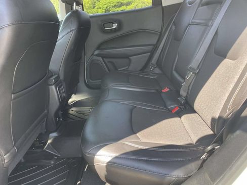 Used 2018 Jeep Compass Latitude FWD image 10