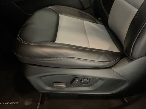 Used 2022 Ford Explorer XLT w/ Equipment Group 202A image 12