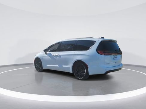 New 2026 Chrysler Pacifica Select w/ S Appearance Package FWD image 6
