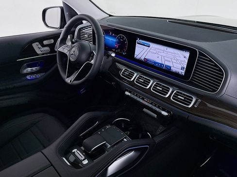 New 2026 Mercedes-Benz GLS 450 4MATIC image 16
