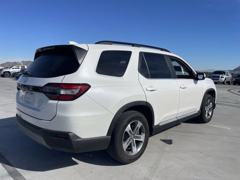 Used 2025 Honda Pilot EX-L image 2