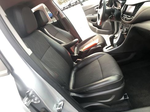Used 2021 Chevrolet Trax LT FWD image 23