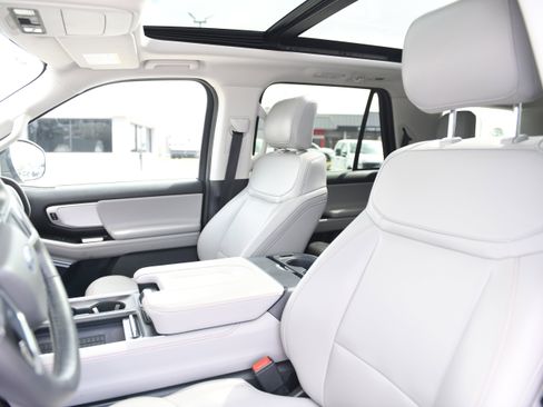 Used 2025 Ford Expedition Active image 18