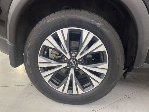 Used 2022 Nissan Rogue SV FWD image 16