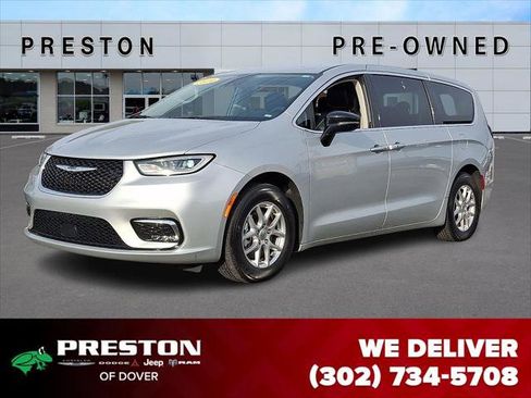 Certified 2024 Chrysler Pacifica Touring-L image 1