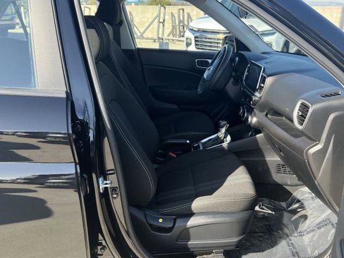Used 2025 Hyundai Venue SEL image 28