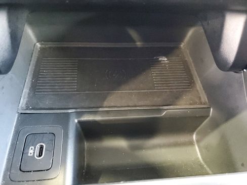 Used 2025 Land Rover Range Rover Velar Dynamic SE image 28