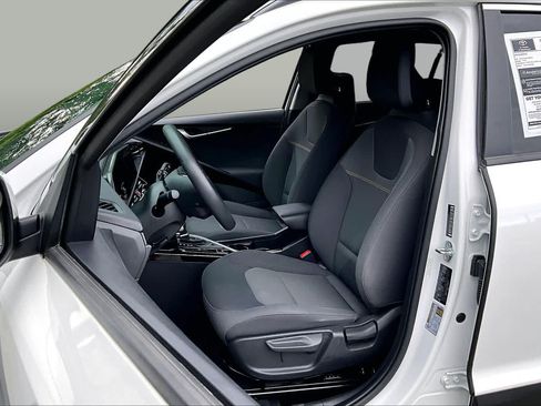 Used 2023 Kia Niro LX FWD image 9