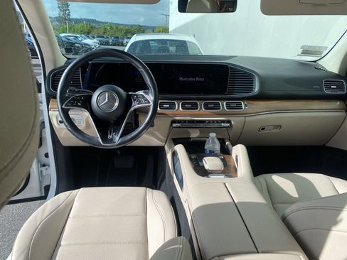 Used 2024 Mercedes-Benz GLS 450 4MATIC image 13
