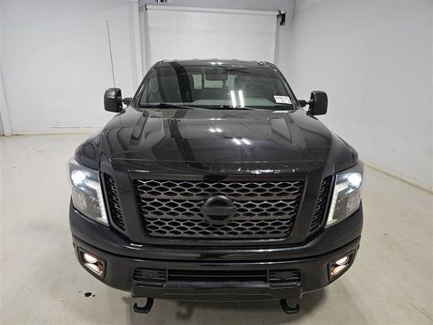 Used 2019 Nissan Titan SV w/ SV Convenience Package AWD/4WD image 2