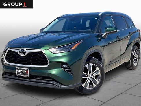 Used 2023 Toyota Highlander XLE image 1