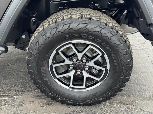 Used 2024 Jeep Wrangler Unlimited Rubicon w/ Convenience Group image 7
