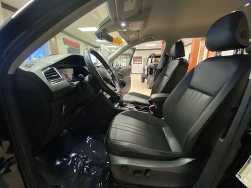 Used 2024 Volkswagen Tiguan SE image 24