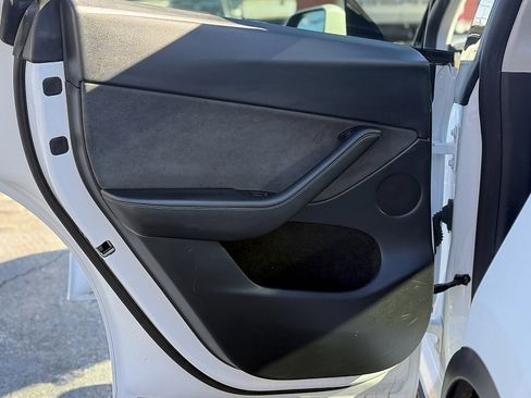 Used 2023 Tesla Model Y Long Range image 17
