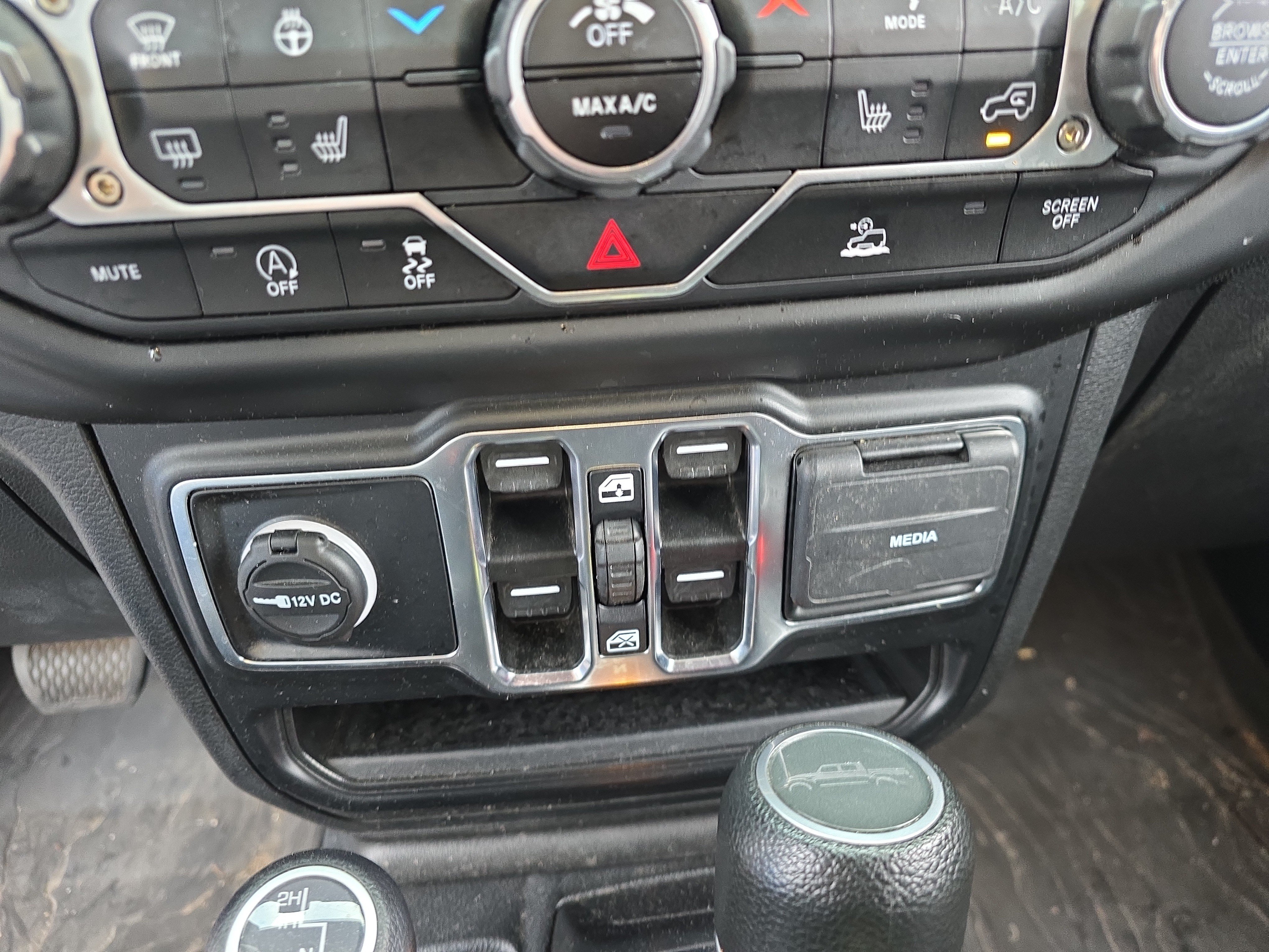 Used 2022 Jeep Gladiator Mojave AWD/4WD image 25