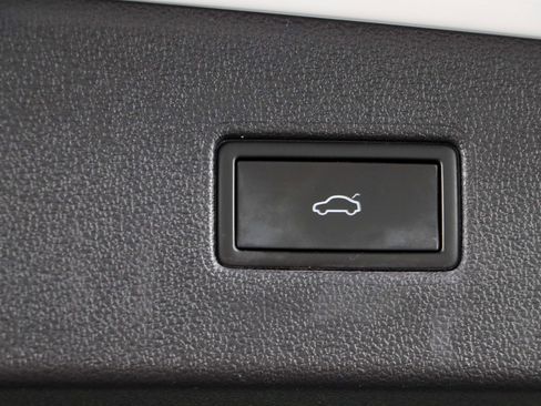 Used 2022 Volkswagen Tiguan SE AWD/4WD image 30