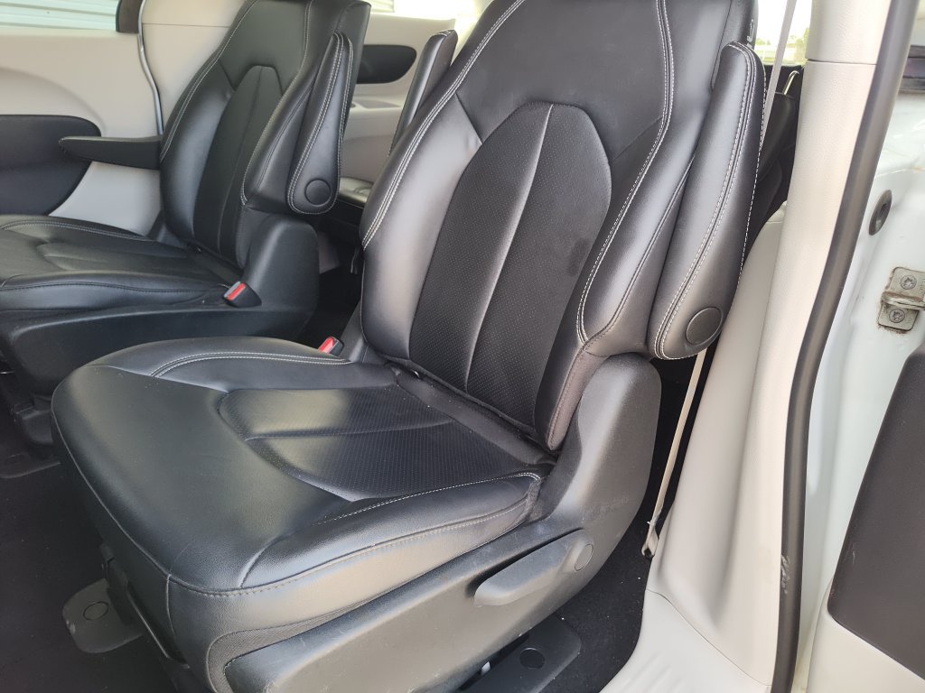 Used 2024 Chrysler Pacifica Limited FWD image 29