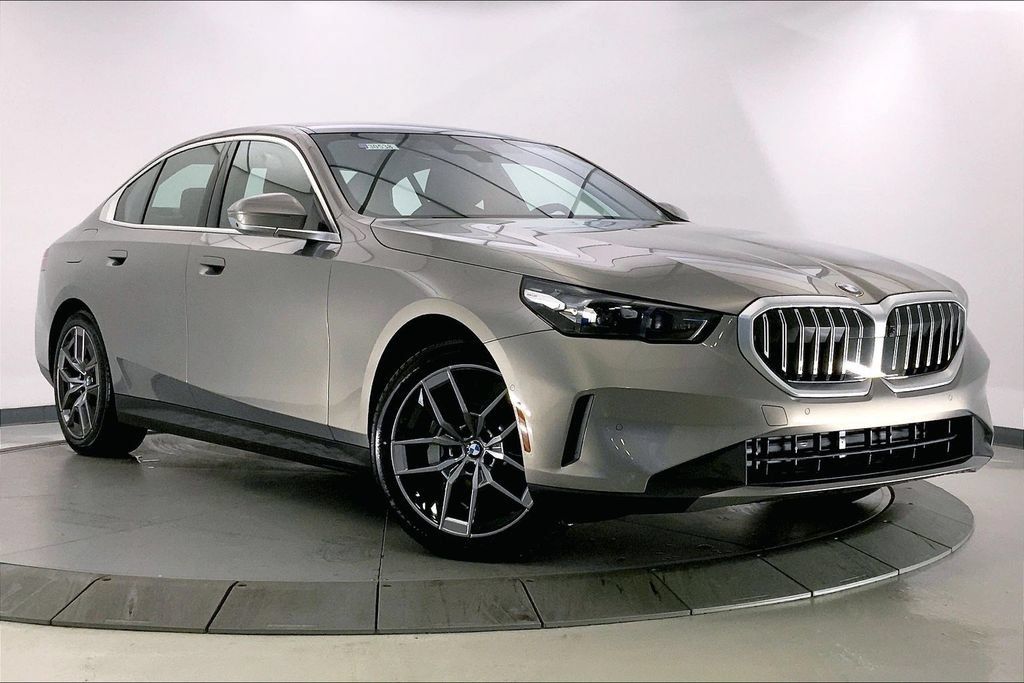 Used 2026 BMW 530i xDrive w/ Premium Package AWD/4WD image 1